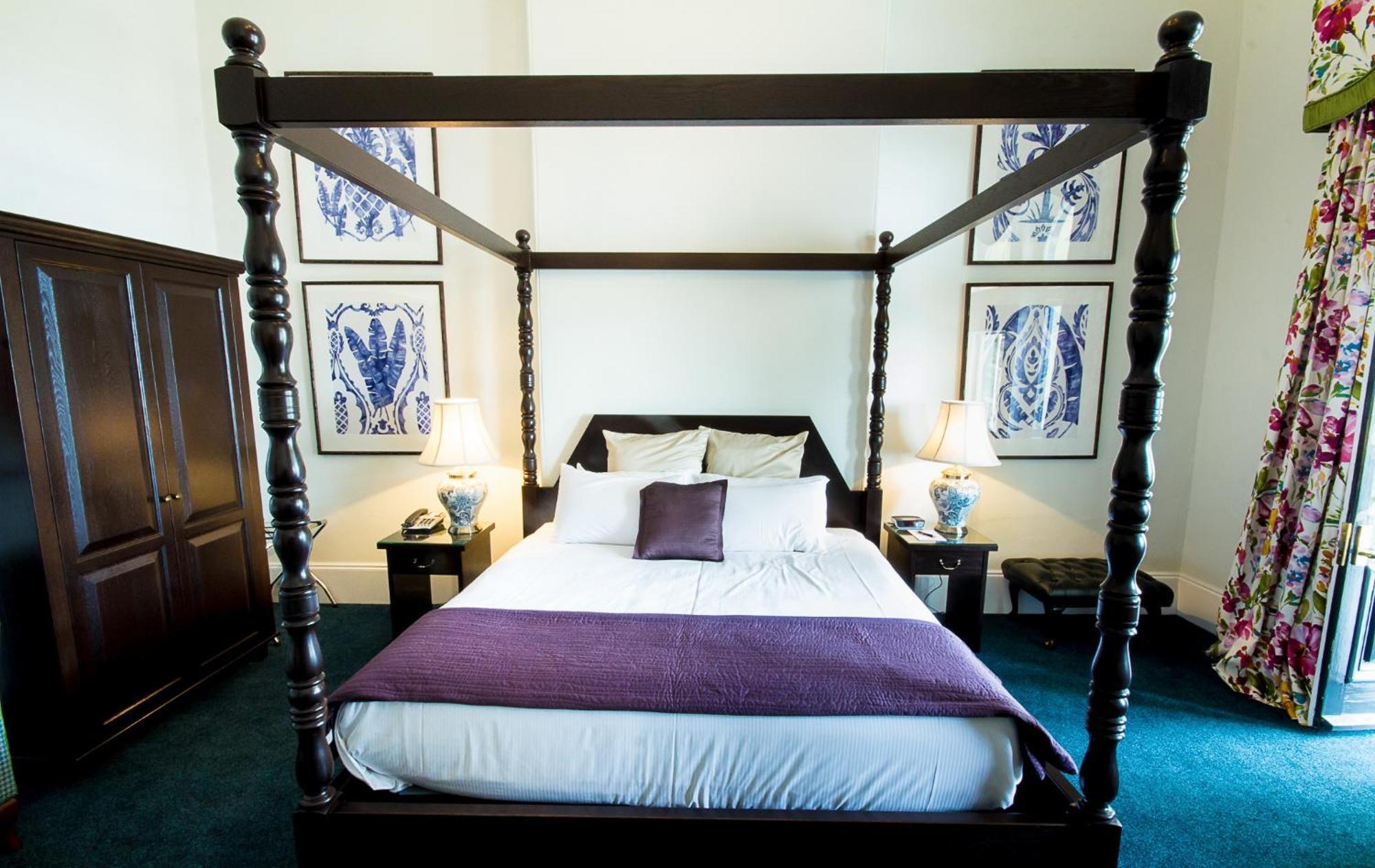 Largs Pier Hotel Adelaide Room photo