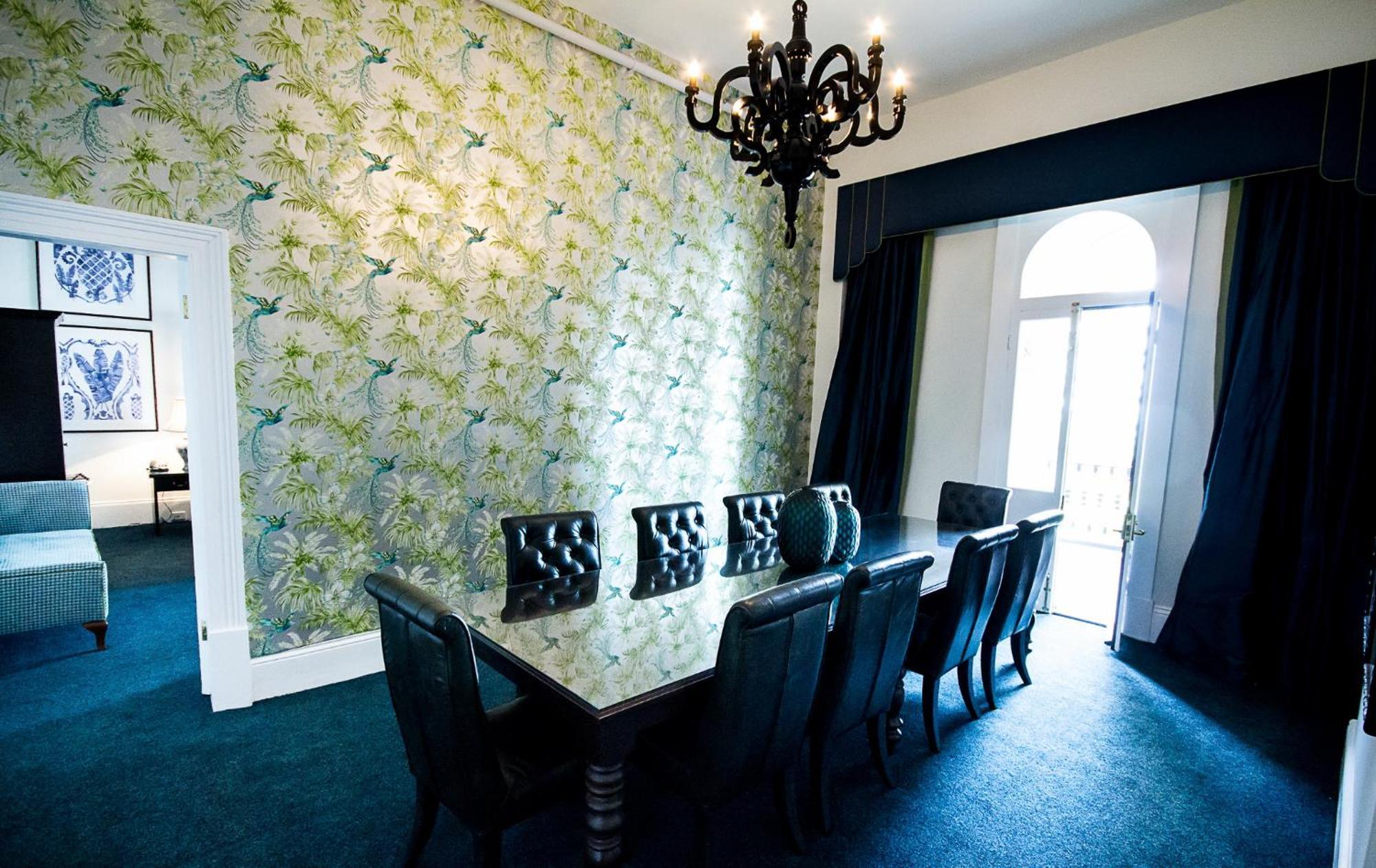 Largs Pier Hotel Adelaide Room photo