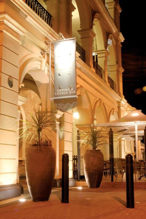 Largs Pier Hotel Adelaide Room photo