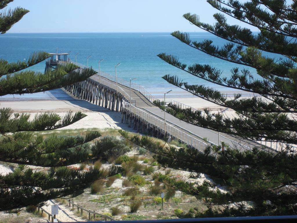 Largs Pier Hotel Adelaide Room photo